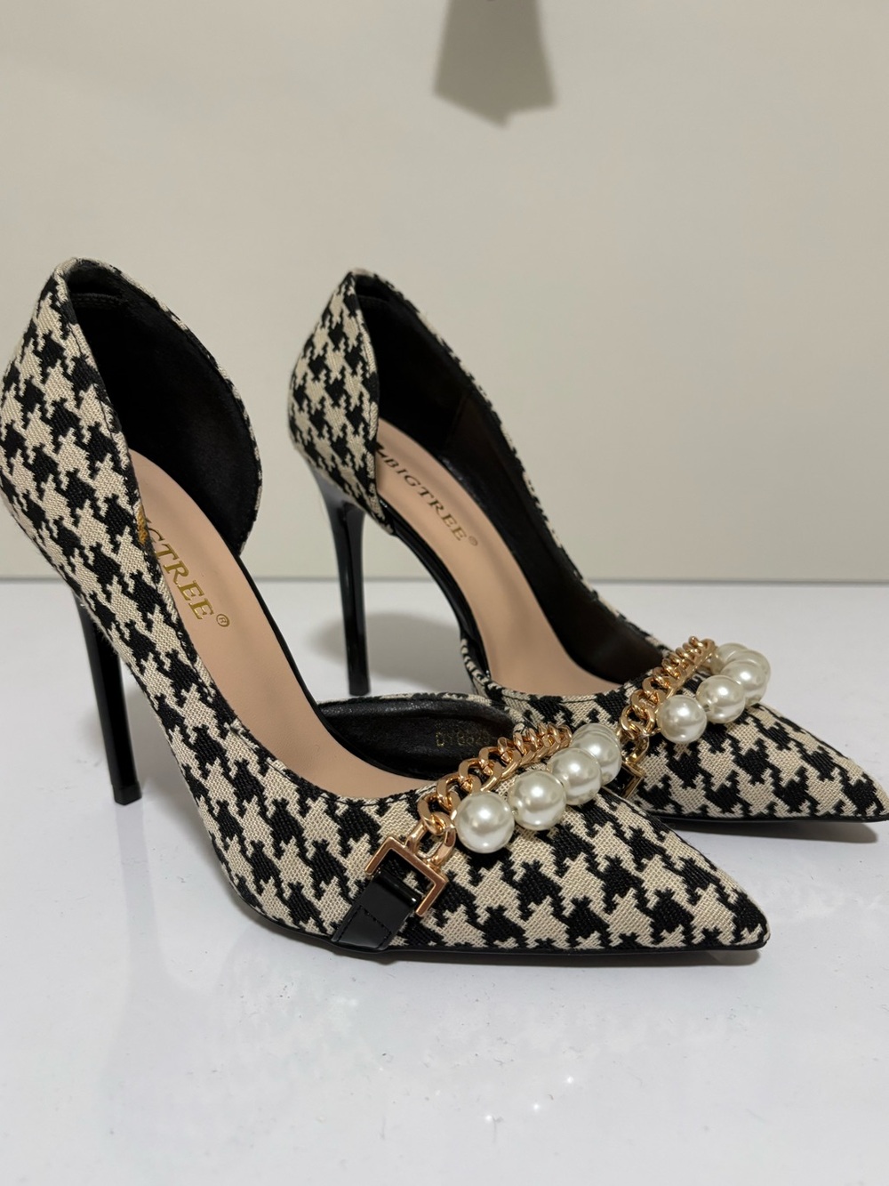Houndstooth Pearl-Chain Pointed Toe Stiletto Pumps - Black/White
